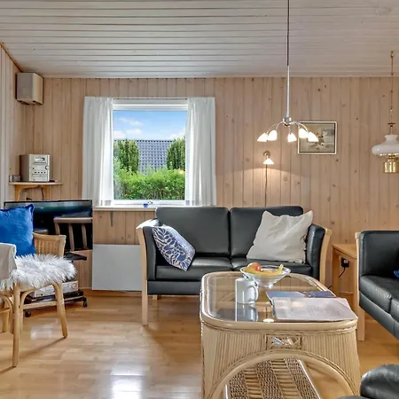 بيت للعطل 3 Bedroom Stunning In *