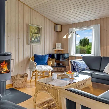 3 Bedroom Stunning In Ferienhaus Odder